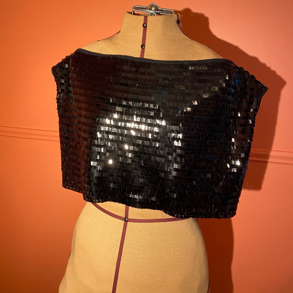 World’s sparkliest crop top 😍